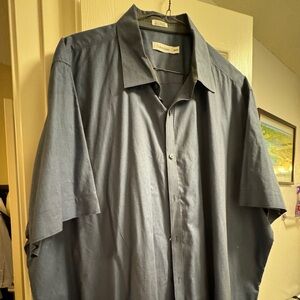 Calvin Klein beds button-down short sleeve shirt casual has nice pattern